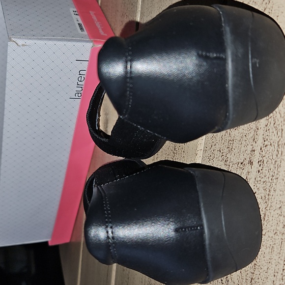 Shoes - Picture 7 of 7